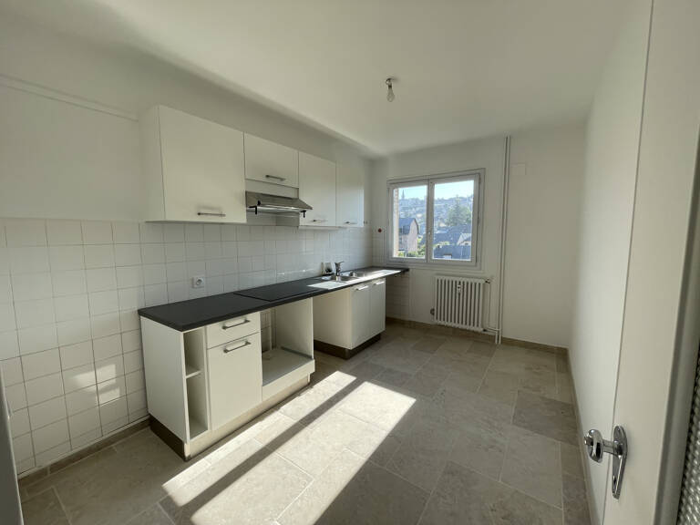 RODEZ - T4 : 765 € CHARGES COMPRISES : EAU + CHAUFFAGE — photo 1