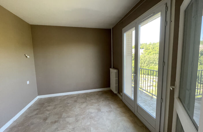RODEZ - T4 : 765 € CHARGES COMPRISES : EAU + CHAUFFAGE — photo 4