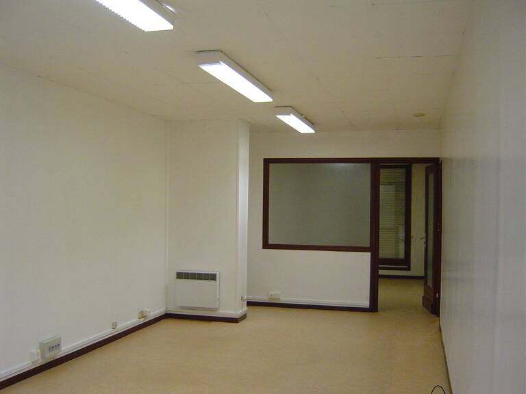 Local commercial — photo 1