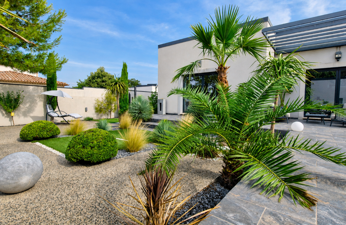 AU CALME, VILLA CONTEMPORAINE DE PLAIN PIED SUR 1003M2 AVEC PISCINE - PRESTATION HAUT DE GAMME — photo 3
