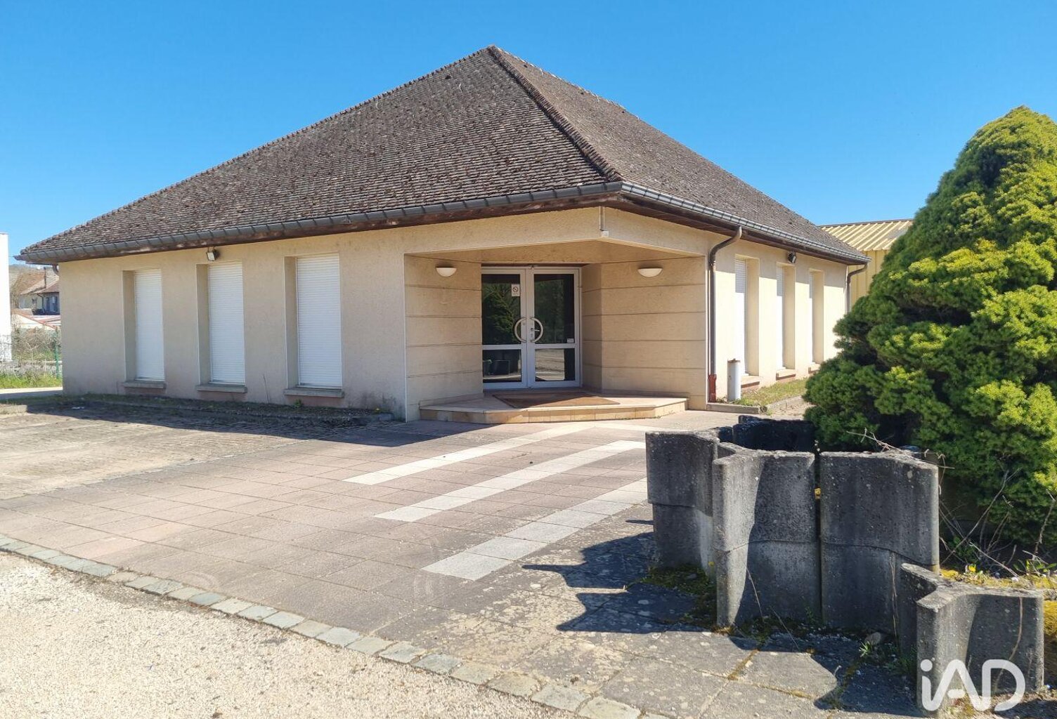 Location Local d'activités 604 m&sup2; — photo 1