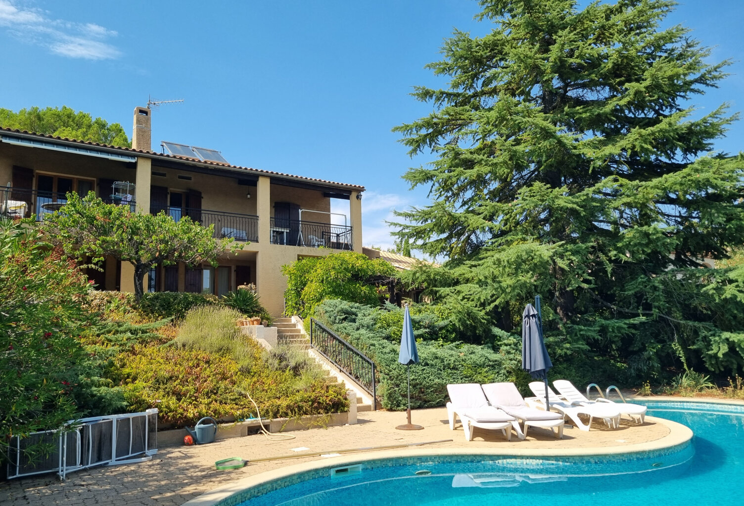 Maison avec piscine — photo 1