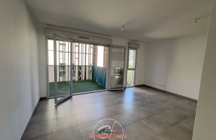 APPARTEMENT 2P AVEC PARKING EN SOUS-SOL — photo 2