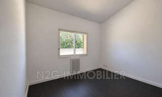 Commerce  17 m² à louer à Montauroux (83440)