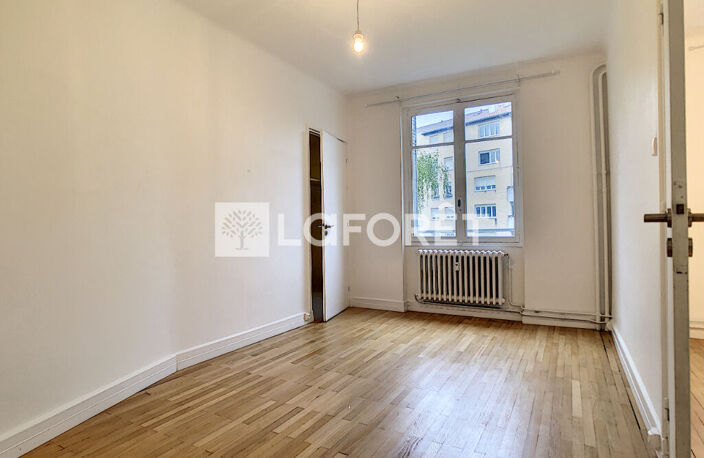 LYON 4 - CLOS JOUVE-  RUE PHILIPPE DE LASSALLE T3 — photo 3