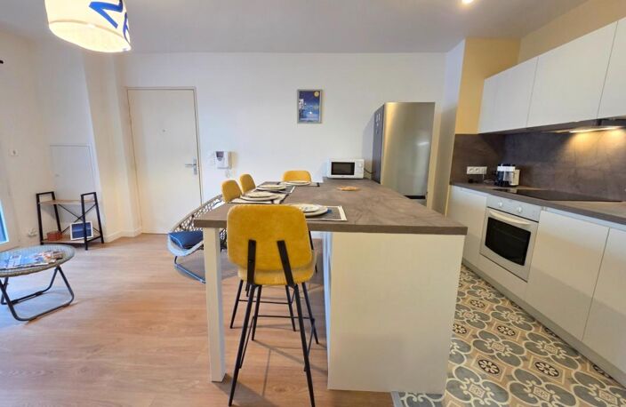 DINARD – RUE GARDINER :Appartement entièrement rénové avec terrasse plein ouest et parking en sous-sol — photo 2