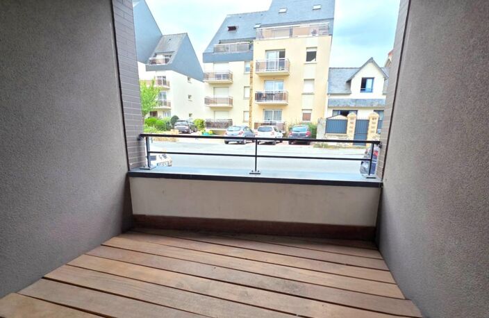 DINARD – RUE GARDINER :Appartement entièrement rénové avec terrasse plein ouest et parking en sous-sol — photo 3