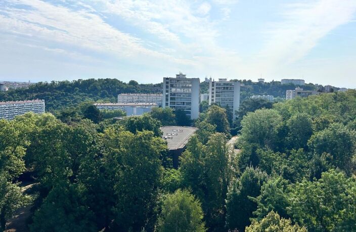 Appartement à vendre 3 pièces LYON 5EME ARRONDISSEMENT (69) - VUE DEGAGEE - CALME - PARKING - PROCHE DES COMMODITES — photo 3