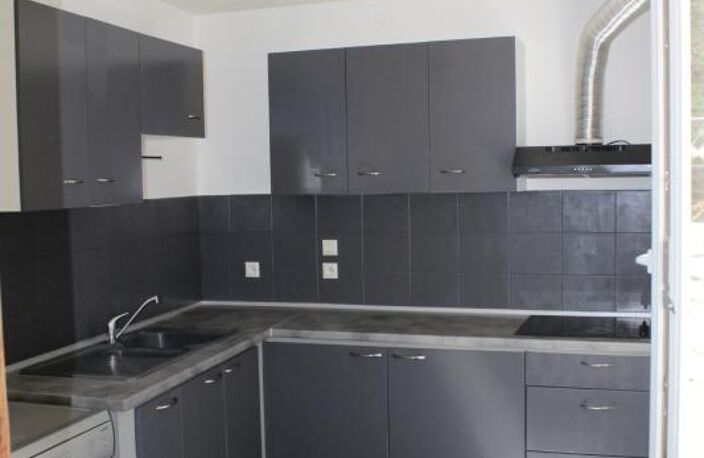 EPINAL (88) Appartement 4 pièces avec terrasse, espace vert en jouissance exclusive, parking privatif — photo 3