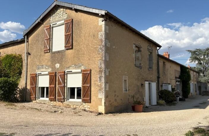 Propriété de caractère en pierre - 376 m² - Piscine chauffée -  Panneaux solaires - Champigny à 10minutes de N. de Poitou — photo 2