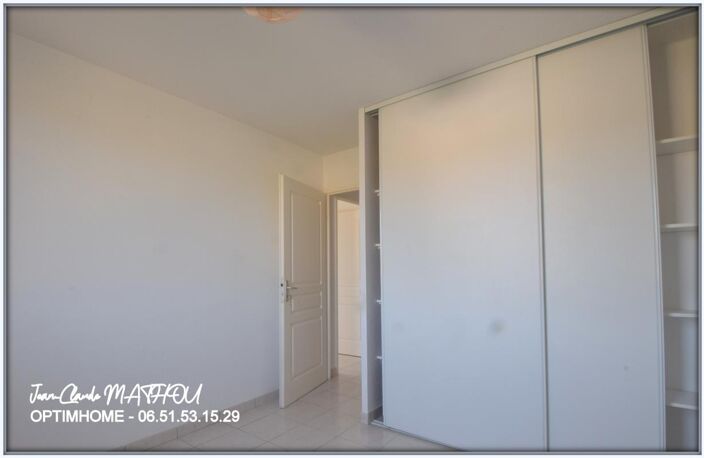 A vendre appartement T2 41 m² avec terrasse, vue campagne, 2 parkings et piscine - 11200 Lézignan-Corbières — photo 4