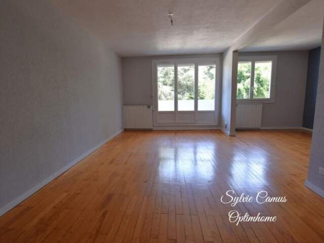 Appartement 4/5 pièces avec balcon, ascenseur et vue sur parc –Firminy-94 000€ — photo du bien