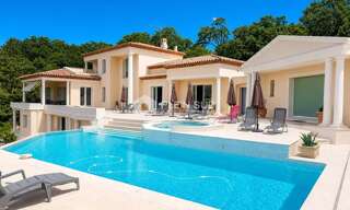 Maison 6 Pièces 290 m² à louer à Valbonne (06560)
