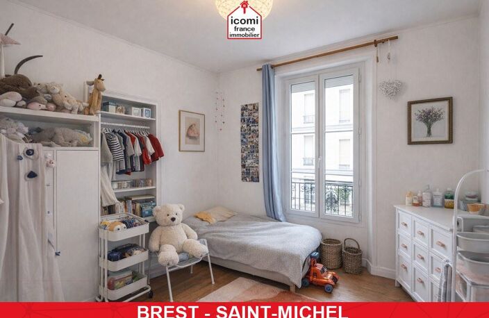 FINISTERE - Brest (29200) - A VENDRE - APPARTEMENT - RUE DE LA REPUBLIQUE - T3 - 2 CHAMBRES - IDEALEMENT SITUE - 1ER ETAGE - CAVE — photo 3