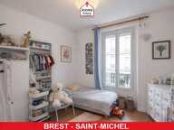 FINISTERE - Brest (29200) - A VENDRE - APPARTEMENT - RUE DE LA REPUBLIQUE - T3 - 2 CHAMBRES - IDEALEMENT SITUE - 1ER ETAGE - CAVE — photo 3