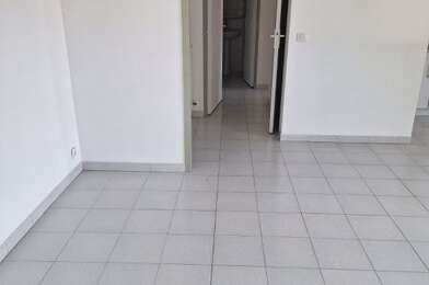 Appartement 3 pièces 911 €