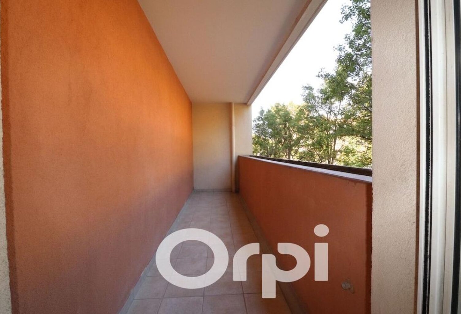 AUBAGNE LES SANTONNIERS STUDIO ET TERRASSE — photo 1