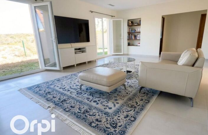Vue panoramique à 180° sur la garrigue pour cette villa contemporaine d’exception de 186 m² — photo 2