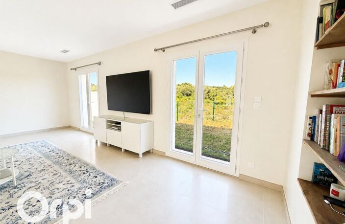 Vue panoramique à 180° sur la garrigue pour cette villa contemporaine d’exception de 186 m² — photo 3