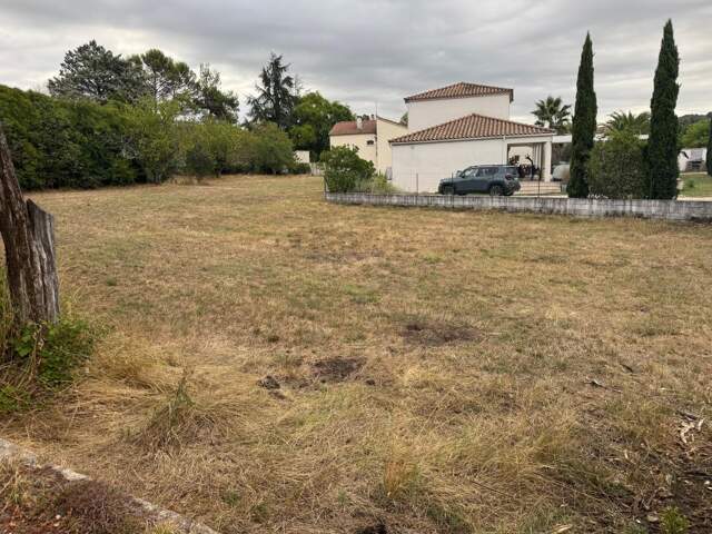 LAVAL-PRADEL – TERRAIN À BÂTIR DE 1 029 m² AU CŒUR DU BOURG – BELLE OPPORTUNITÉ — photo du bien