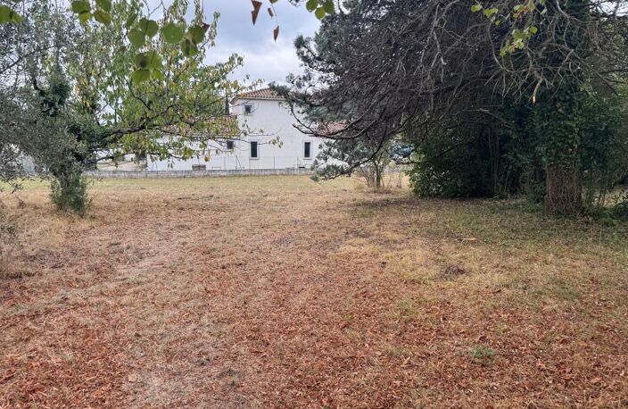 LAVAL-PRADEL – TERRAIN À BÂTIR DE 1 146 m² AU CŒUR DU BOURG – POTENTIEL INVESTISSEUR — photo 2