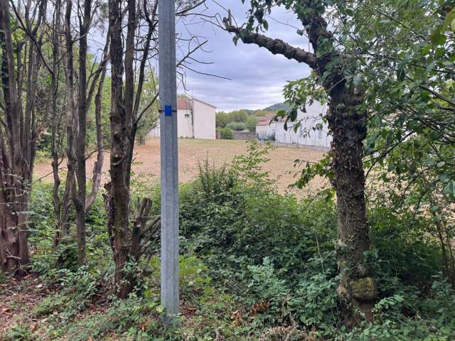 LAVAL-PRADEL – BELLE PARCELLE À BÂTIR DE 1 249 m² – EMPLACEMENT CENTRAL — photo du bien