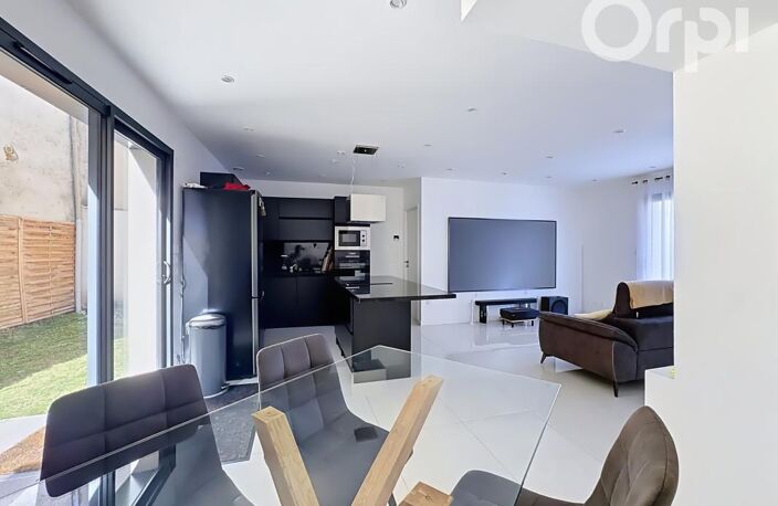 AULNAT, Maison récente de 85m2, 3 chambres, garage et extérieurs — photo 3