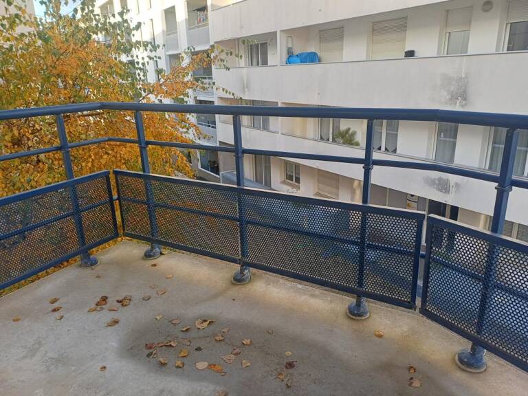 Studio meublé avec balcon et parking — photo 1