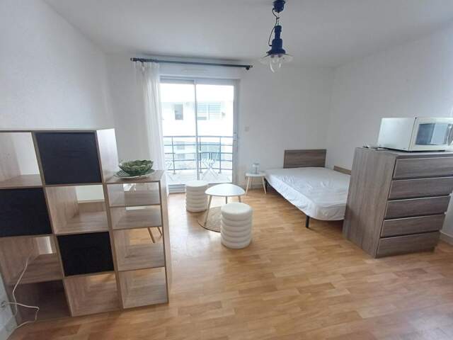 Studio meublé avec balcon et parking — photo du bien