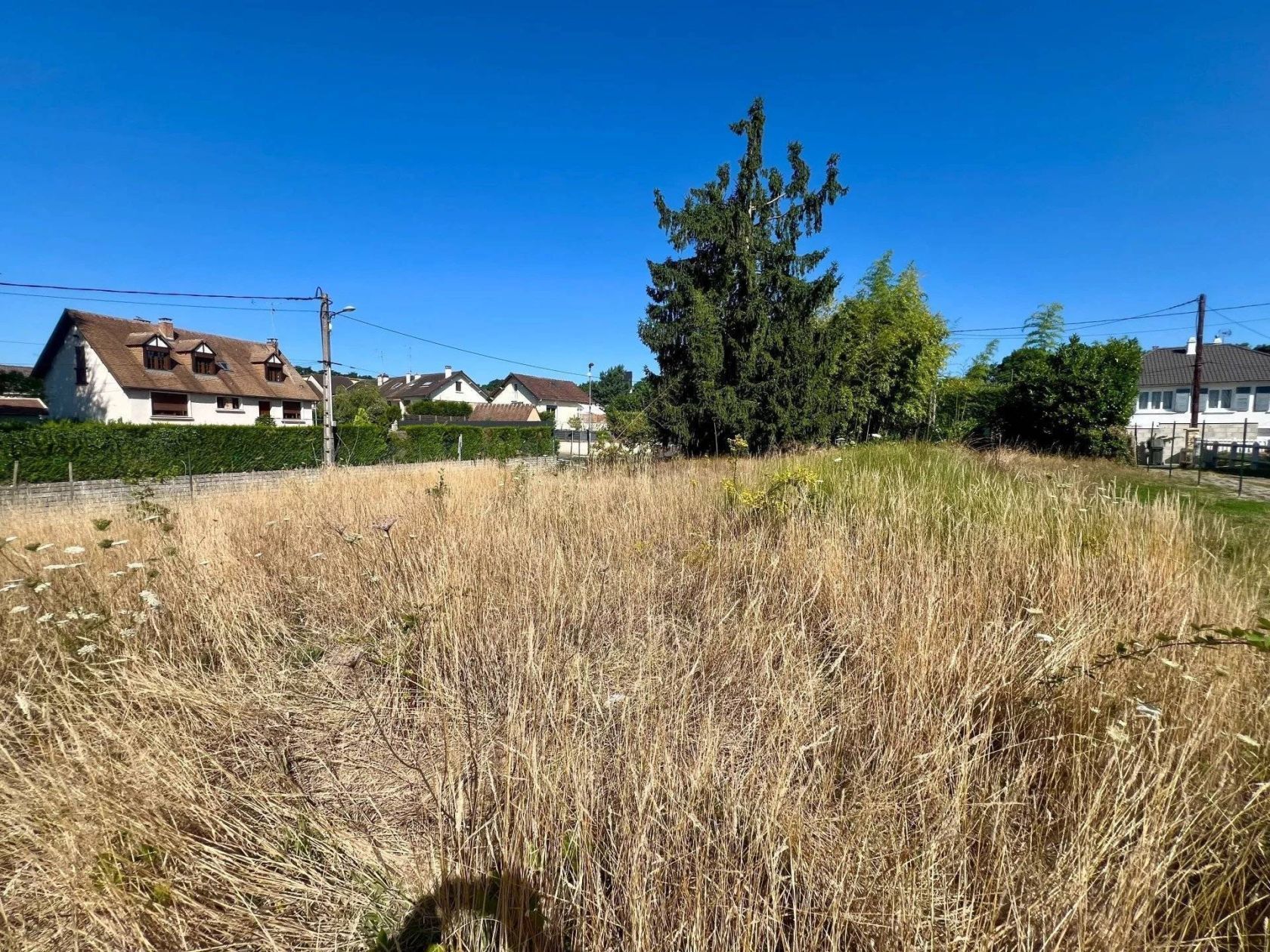 Terrain à bâtir de 491 m² à BRUYERES-LE-CHATEL (91)