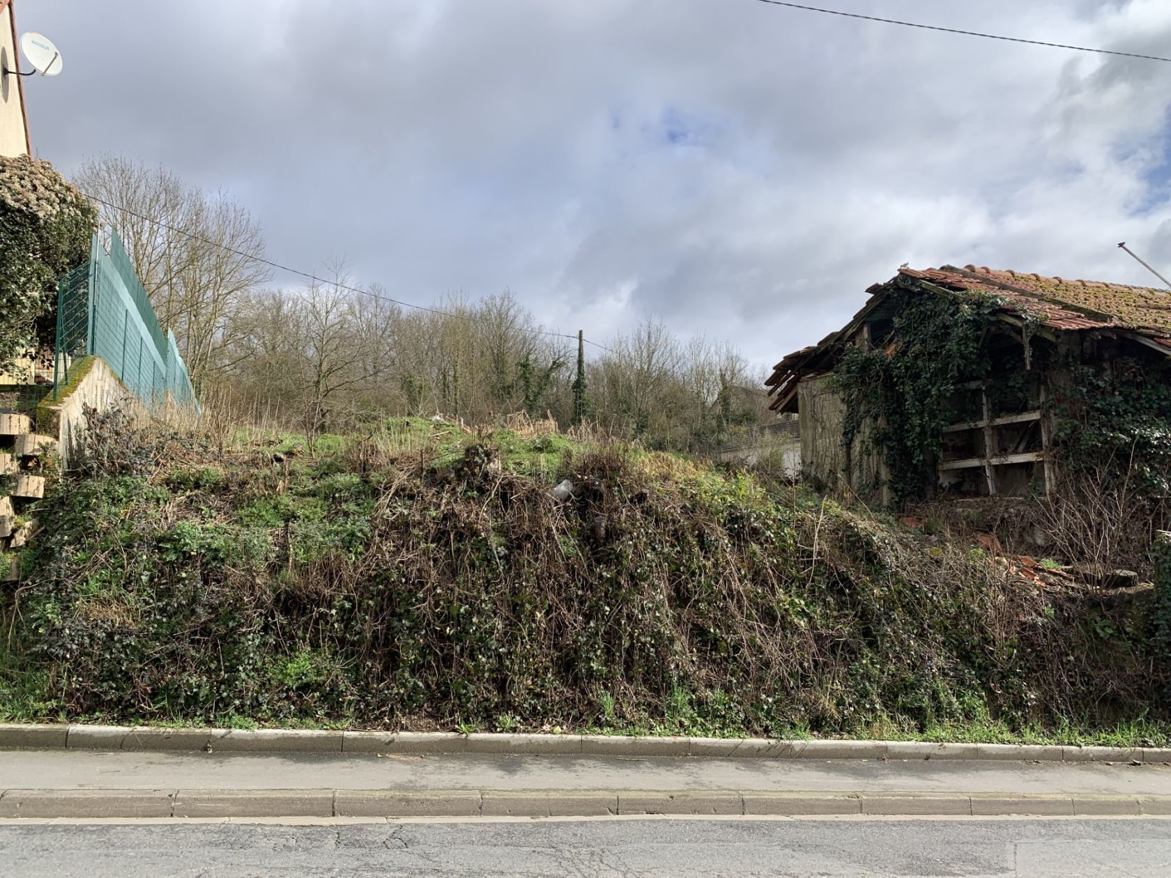Terrain à bâtir de 443 m² à BREUILLET (91)