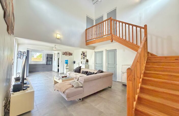 A VENDRE – SAINT-FRANÇOIS – VILLA CONTEMPORAINE 2024 AVEC PISCINE & T2 INDÉPENDANT — photo 2