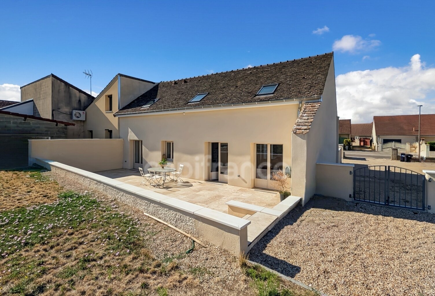 A Saint-Marcel (71) maison climatisée à vendre de 159.73 m² 5 pièces 4 chambres double garage parking terrain de 560 m² — photo 1