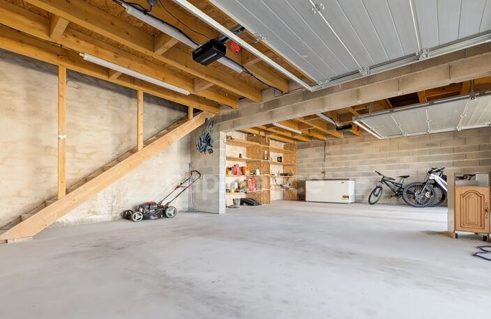 A Saint-Marcel (71) maison climatisée à vendre de 159.73 m² 5 pièces 4 chambres double garage parking terrain de 560 m² — photo 3