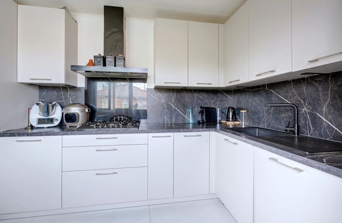 FEYZIN – MAISON 130 M² – 4 CHAMBRES – DEUX ESPACES DE VIE – TERRAIN DE 700 M² — photo 5
