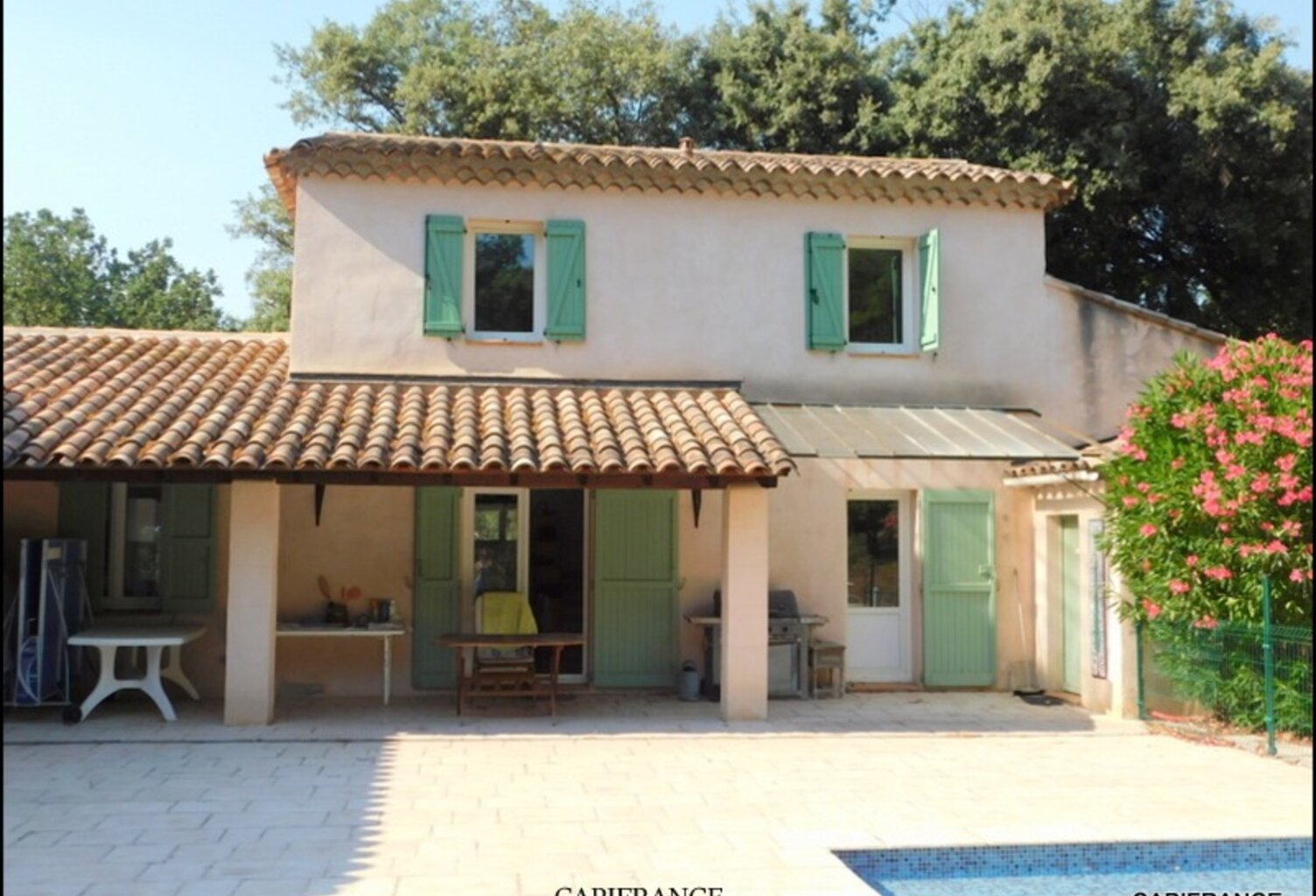 A LE VAL (83143) Maison familiale avec piscine, 4 chambres, grand garage, terrain naturel et boisé — photo 1
