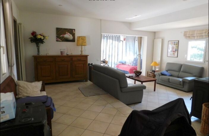 A LE VAL (83143) Maison familiale avec piscine, 4 chambres, grand garage, terrain naturel et boisé — photo 4