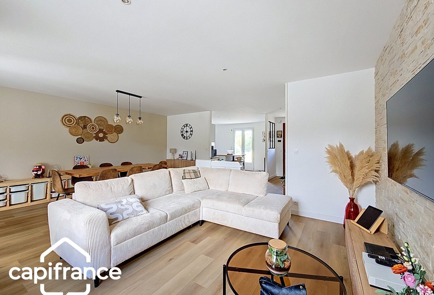 PROCHE DE THOUARS Maison de plain pied de 111m2 avec + de 2 hectares de terrain avec dépendance de 900m2 — photo 1