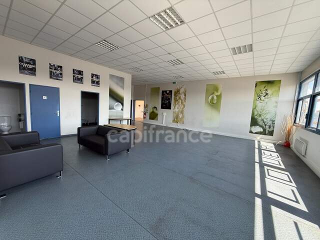 MURS COMMERCIAUX D’EXCEPTION – 310 m² MODULABLES – EMPLACEMENT PREMIUM À ORGEVAL (78) — photo du bien