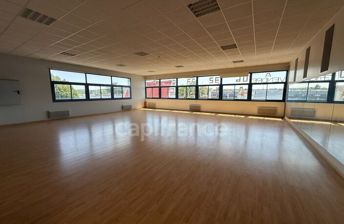 MURS COMMERCIAUX D’EXCEPTION – 310 m² MODULABLES – EMPLACEMENT PREMIUM À ORGEVAL (78) — photo 4