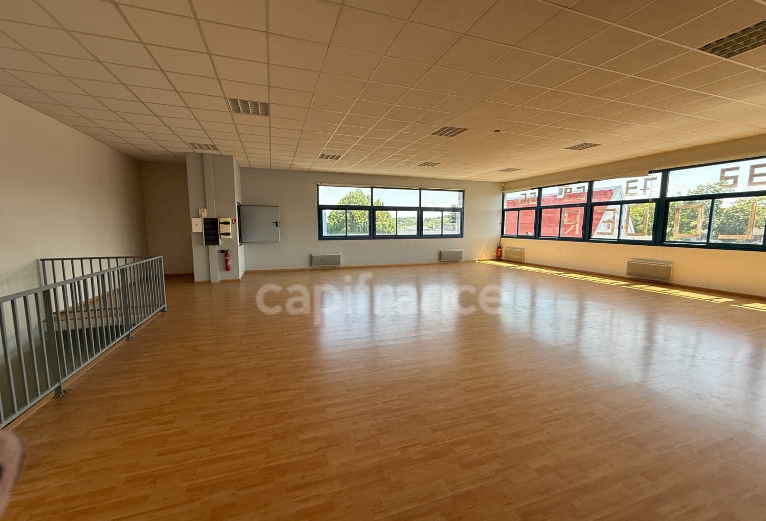 MURS COMMERCIAUX D’EXCEPTION – 310 m² MODULABLES – EMPLACEMENT PREMIUM À ORGEVAL (78) — photo 1