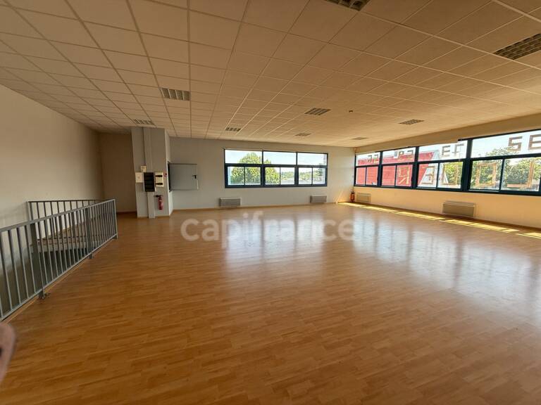 MURS COMMERCIAUX D’EXCEPTION – 310 m² MODULABLES – EMPLACEMENT PREMIUM À ORGEVAL (78) — photo 1