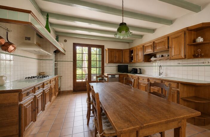 SAINT-PIERRE D'EYRAUD Maison à vendre 240 m2 - 8 pièces-6 chambres- 4 garages- 2 ateliers (24) — photo 2