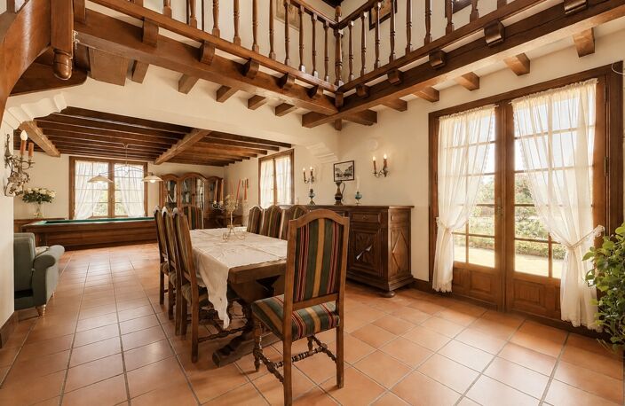 SAINT-PIERRE D'EYRAUD Maison à vendre 240 m2 - 8 pièces-6 chambres- 4 garages- 2 ateliers (24) — photo 5