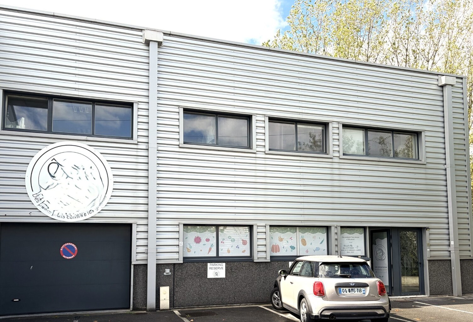 Proche de LILLE (59) - Local d'activité de 320 m2 avec 13 places de parking privatives — photo 1