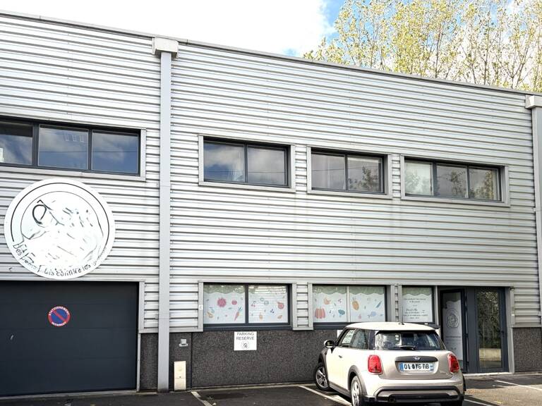 Proche de LILLE (59) - Local d'activité de 320 m2 avec 13 places de parking privatives — photo 1