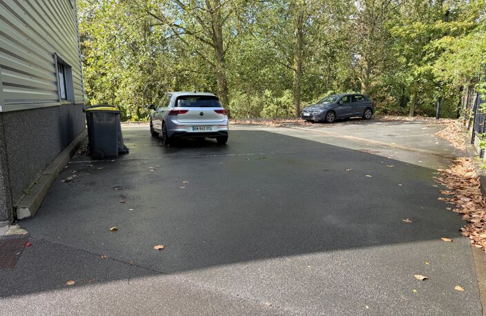 Proche de LILLE (59) - Local d'activité de 320 m2 avec 13 places de parking privatives — photo 2