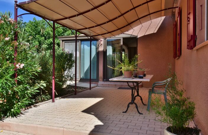 CARREFOUR BLÉONE-DURANCE – Villa traditionnelle de plain-pied en parfait état avec véranda, jardin et garage — photo 2