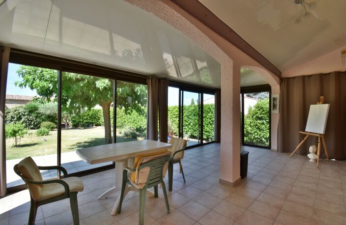 CARREFOUR BLÉONE-DURANCE – Villa traditionnelle de plain-pied en parfait état avec véranda, jardin et garage — photo 3