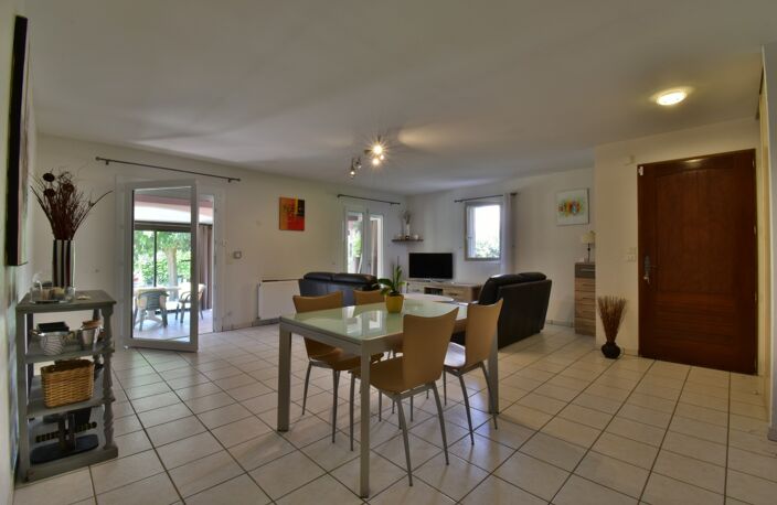 CARREFOUR BLÉONE-DURANCE – Villa traditionnelle de plain-pied en parfait état avec véranda, jardin et garage — photo 5